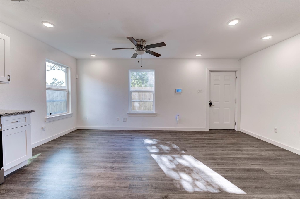 6309 Sandra Street - Photo 8