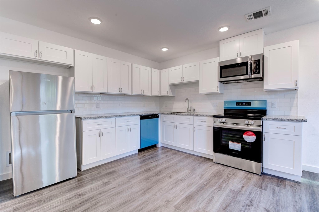 6309 Sandra Street - Photo 11