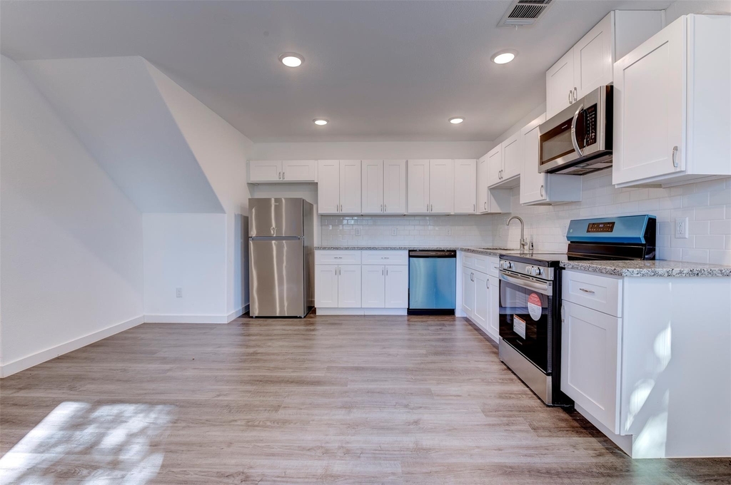 6309 Sandra Street - Photo 5