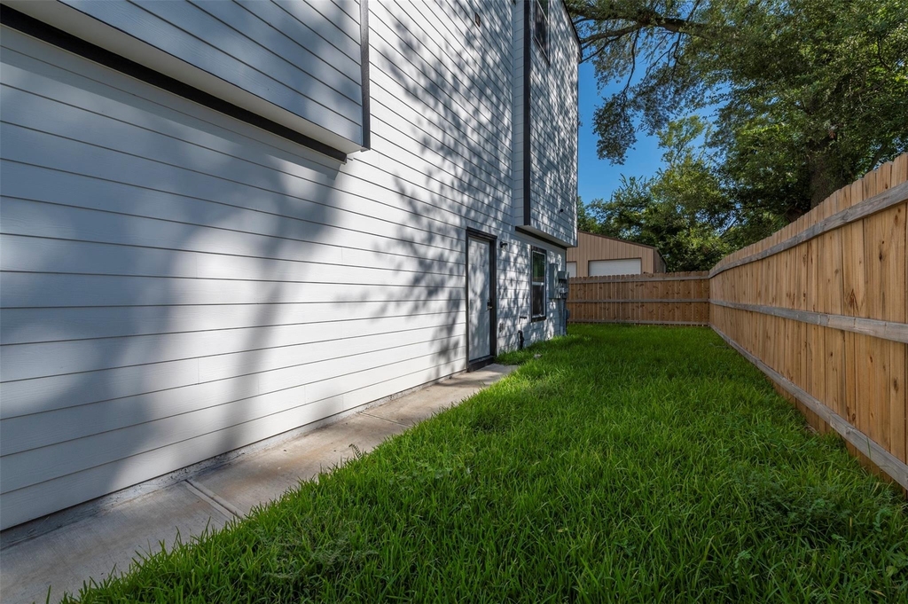 6309 Sandra Street - Photo 2