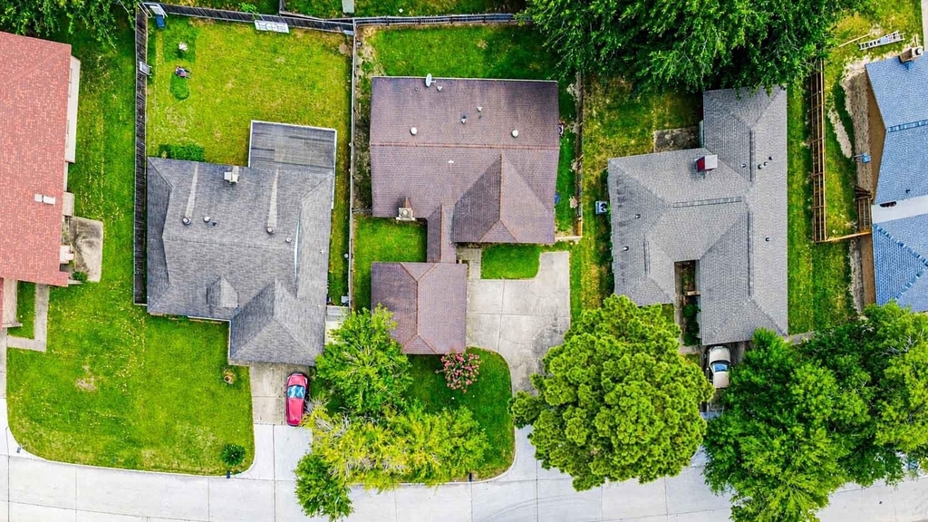 8710 Parkway Forest Drive - Photo 2