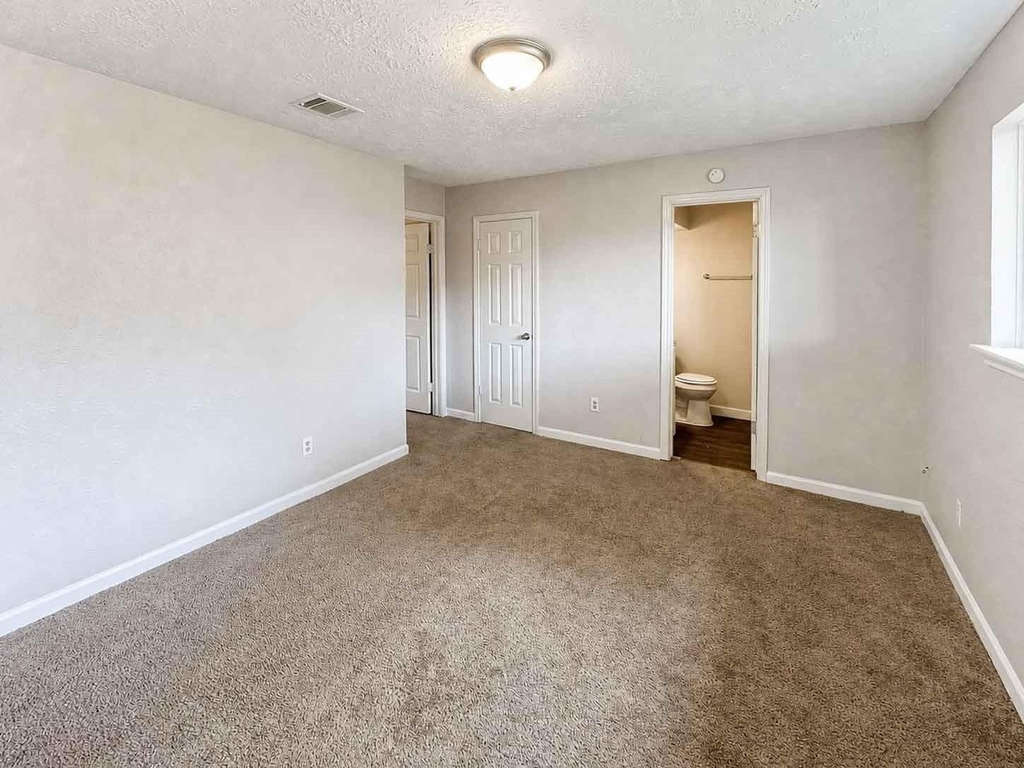 8710 Parkway Forest Drive - Photo 30