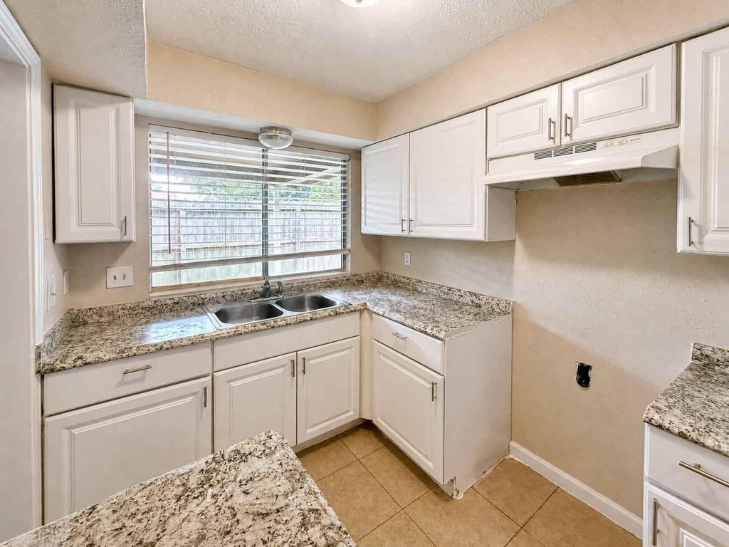 8710 Parkway Forest Drive - Photo 12