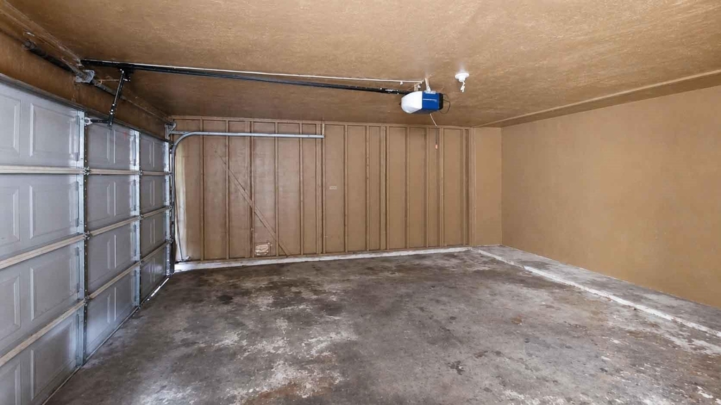 8710 Parkway Forest Drive - Photo 33