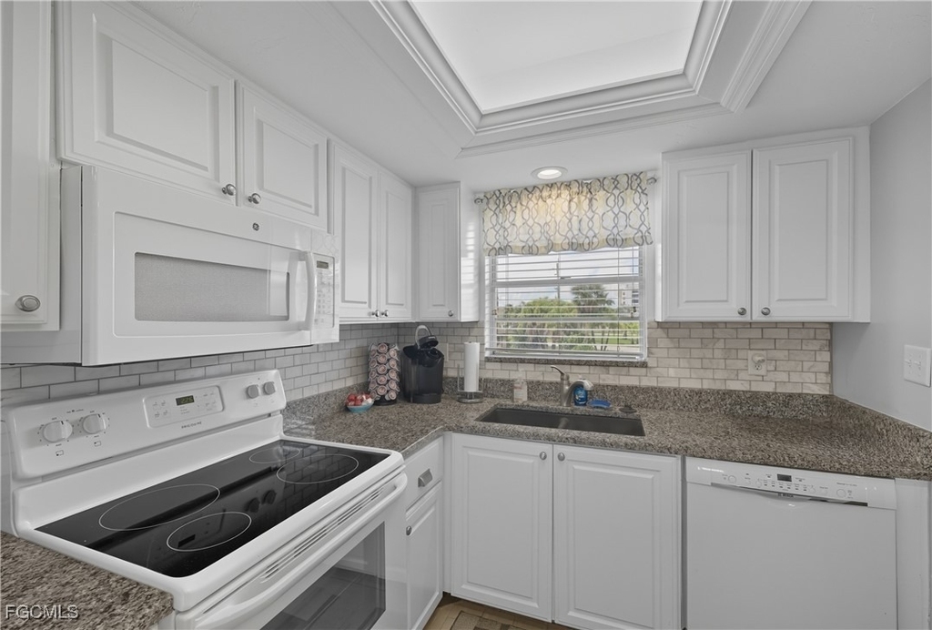 16881 Davis Road - Photo 4