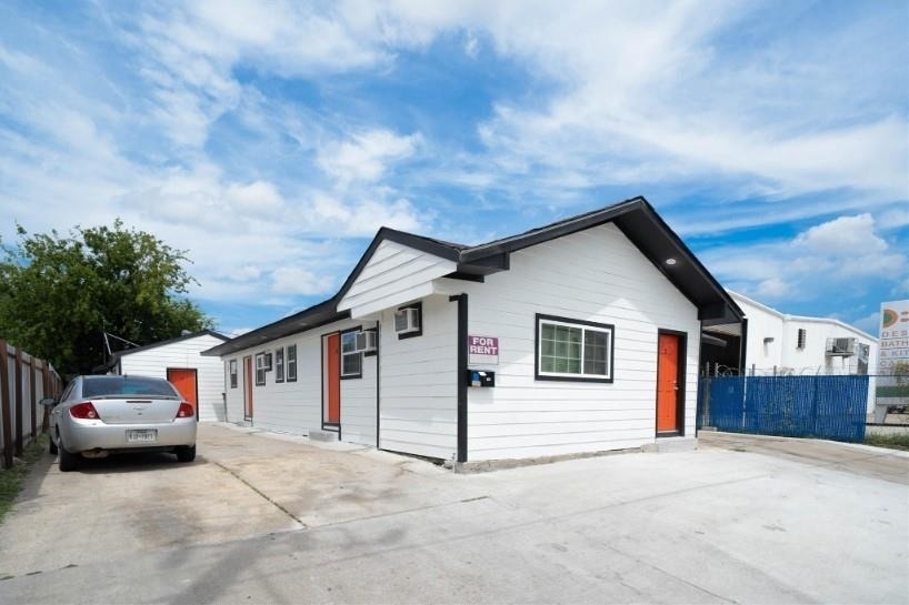 1426 Telephone Road - Photo 1