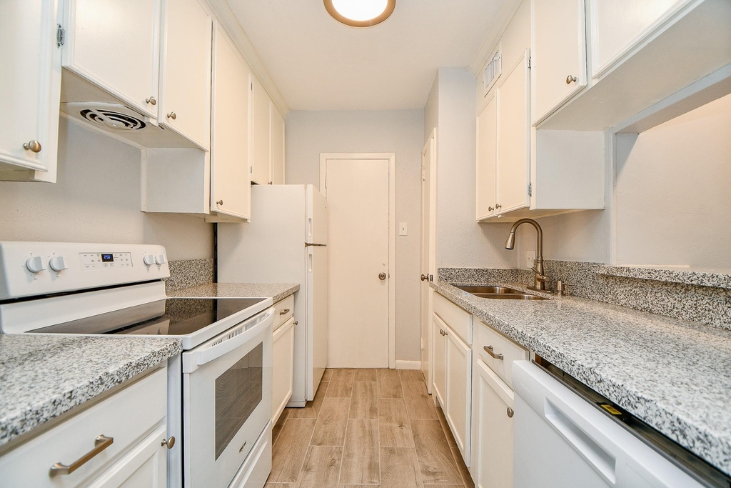 2822 Briarhurst Drive - Photo 1