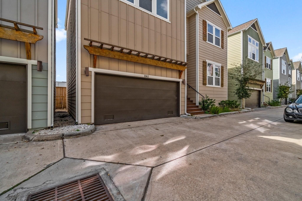 3362 Pinemont Drive - Photo 4