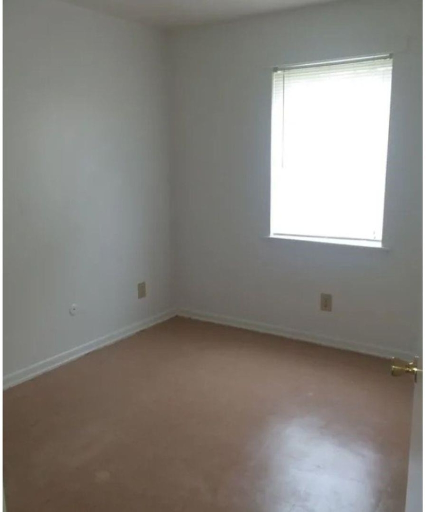 208 Wells St - Photo 2