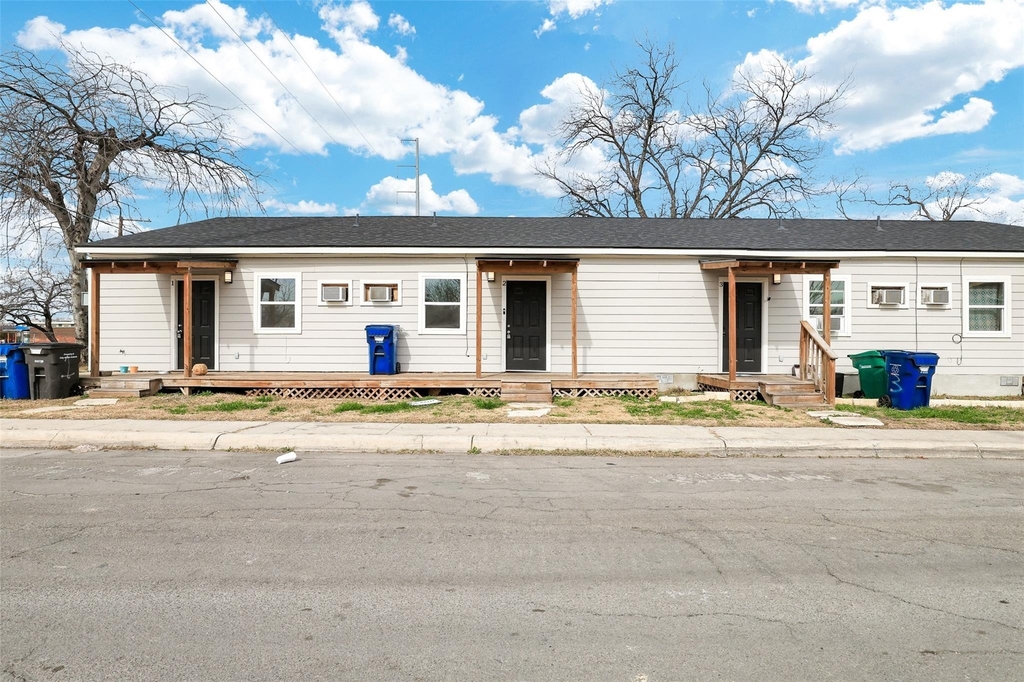 438 S San Joaquin Avenue - Photo 0