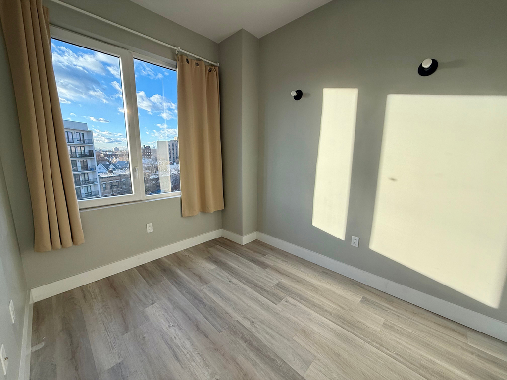 641 East 28th Street - Photo 4