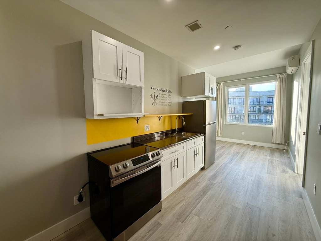 641 East 28th Street - Photo 1