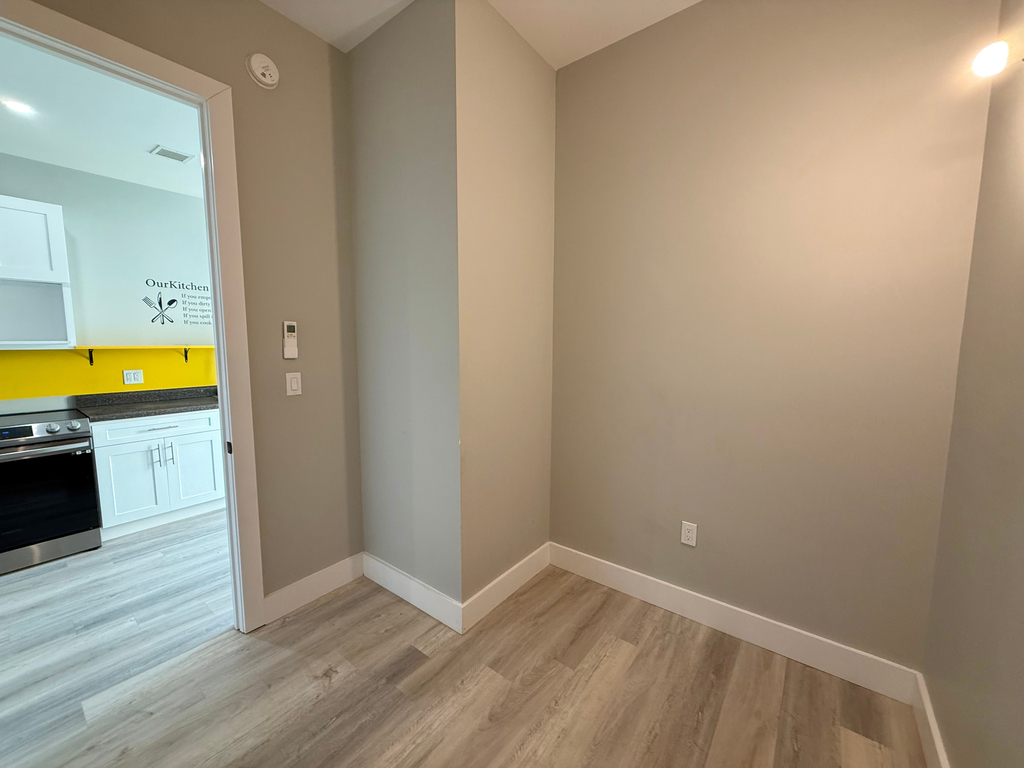 641 East 28th Street - Photo 7