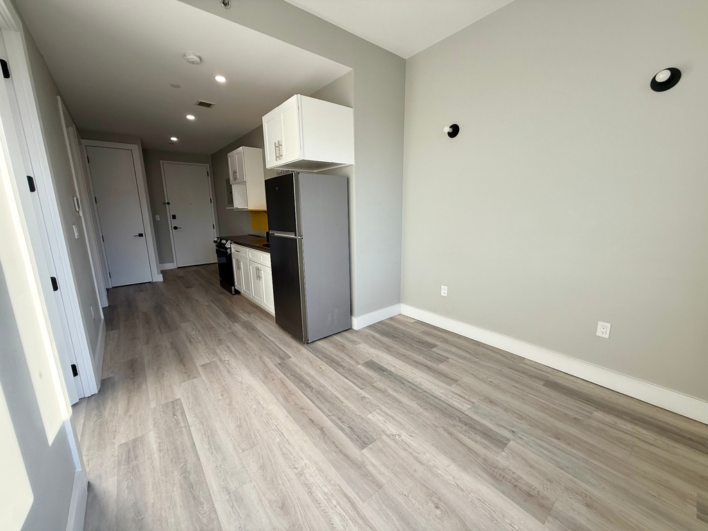 641 East 28th Street - Photo 3