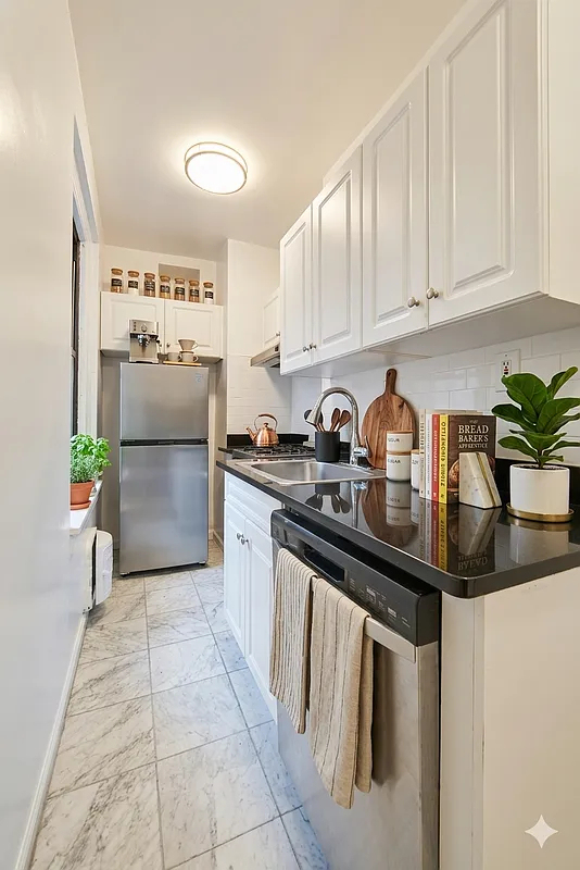 West 55th Street - Photo 4