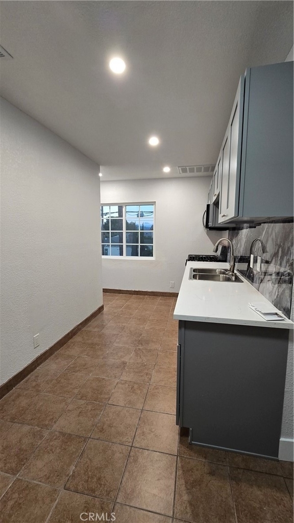 5803 Troost Avenue - Photo 4