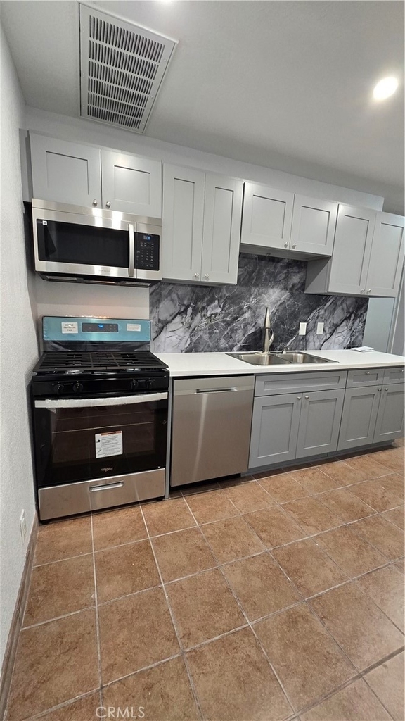 5803 Troost Avenue - Photo 3