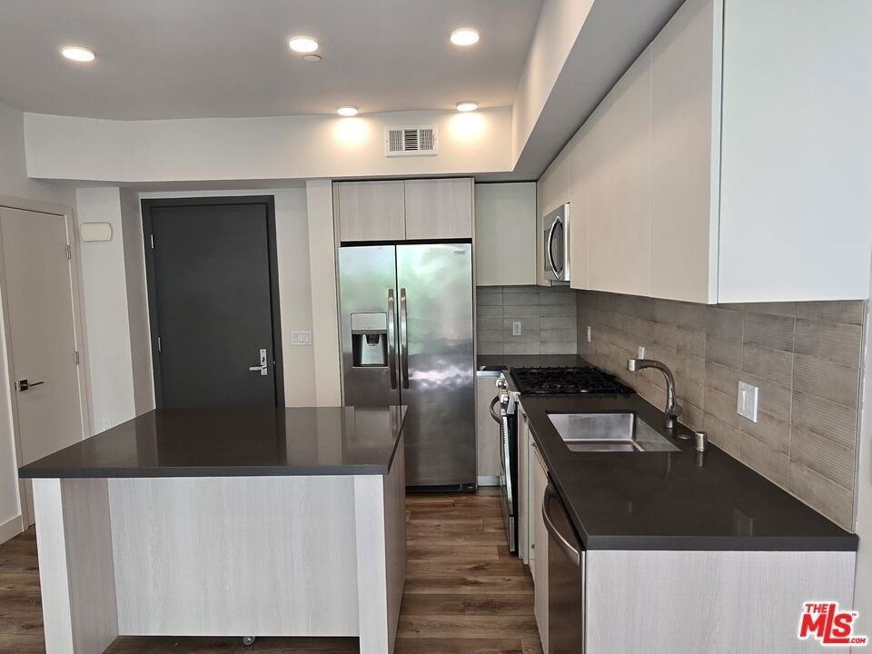 740 S Ridgeley Drive - Photo 2