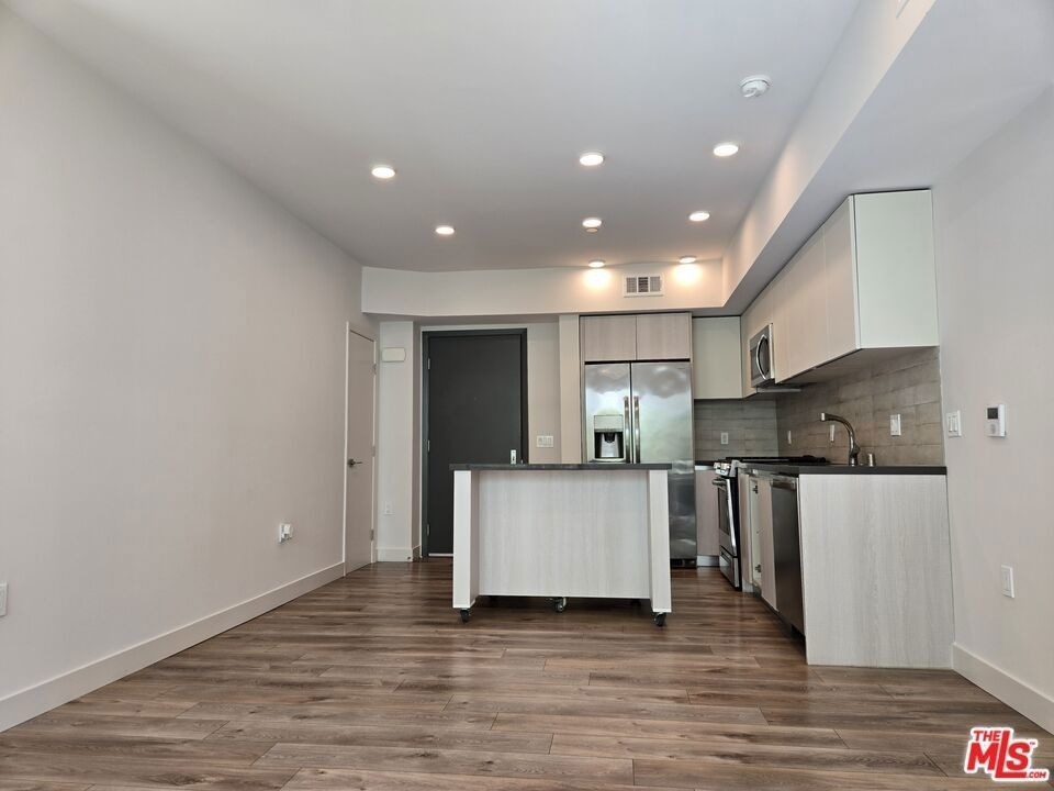 740 S Ridgeley Drive - Photo 0
