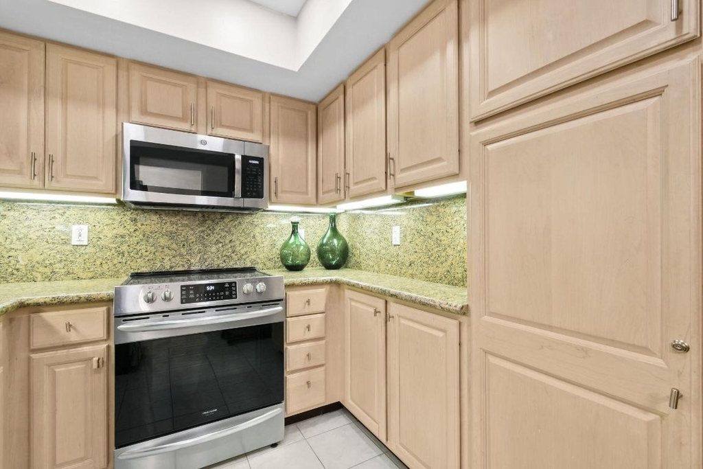 227 Brazilian Avenue - Photo 9