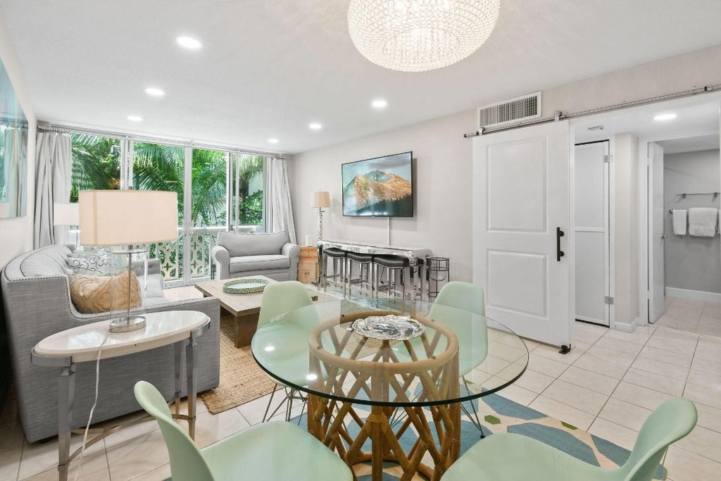 227 Brazilian Avenue - Photo 4