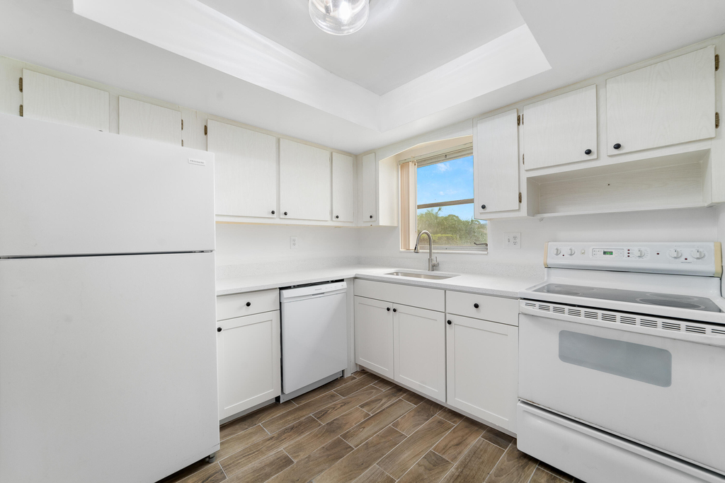 2567 Dudley Drive W - Photo 12