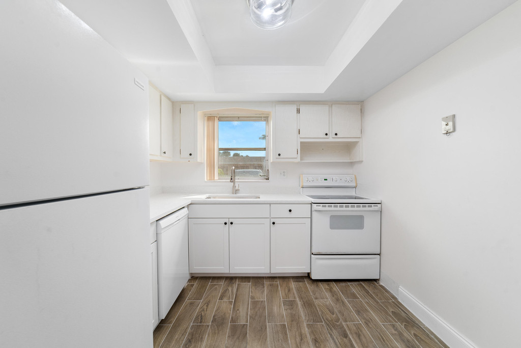 2567 Dudley Drive W - Photo 11