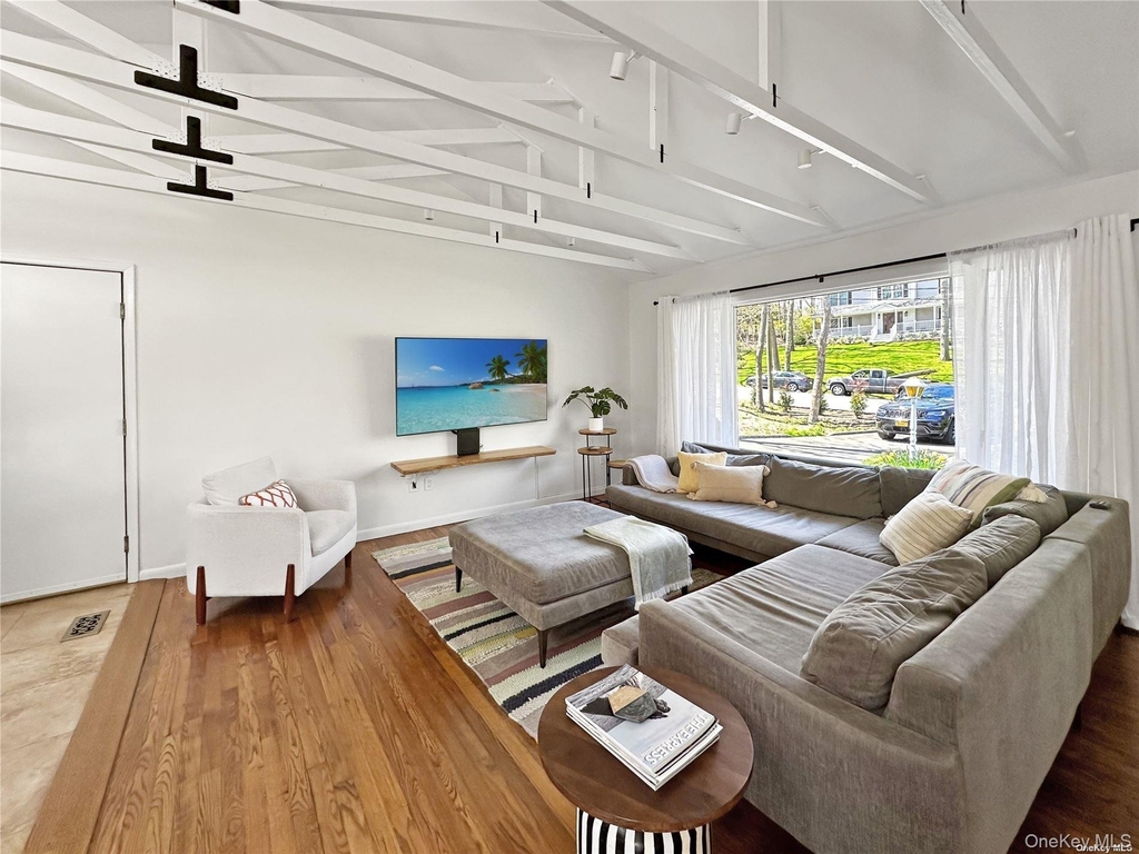 126 Overhill Road - Photo 2