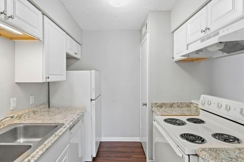 932 7th Avenue N - Photo 1