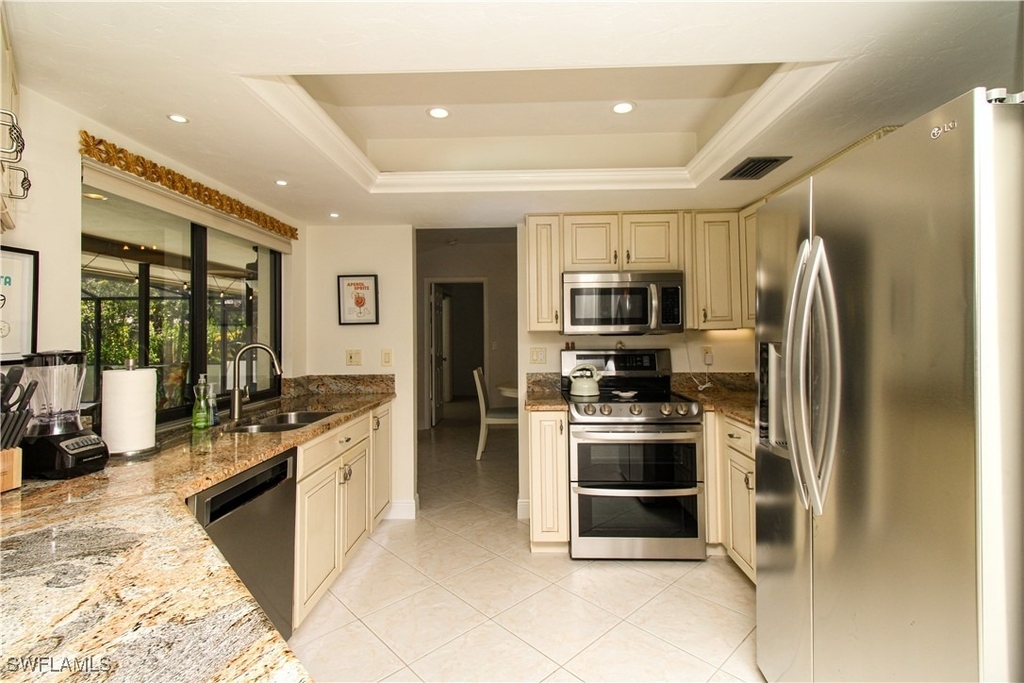 213 Bay Meadows Drive - Photo 3