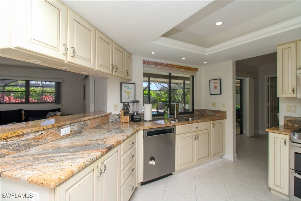 213 Bay Meadows Drive - Photo 18