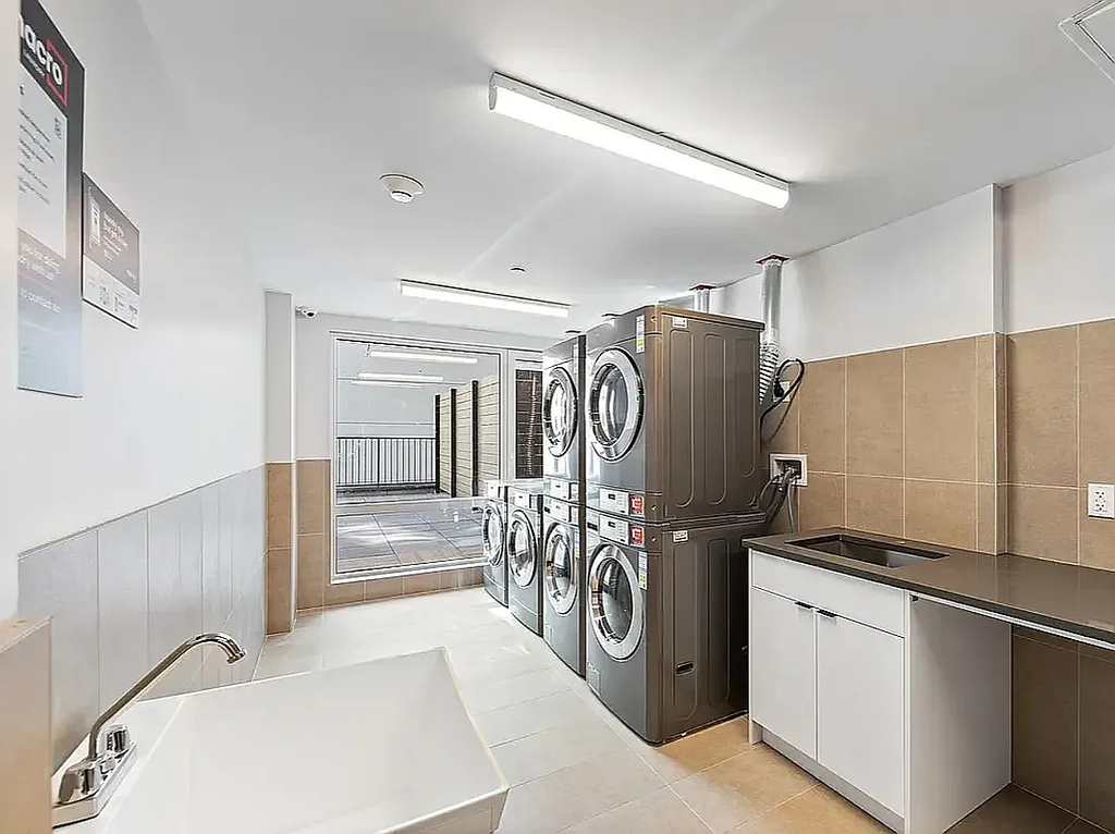 333 Linden Boulevard - Photo 9