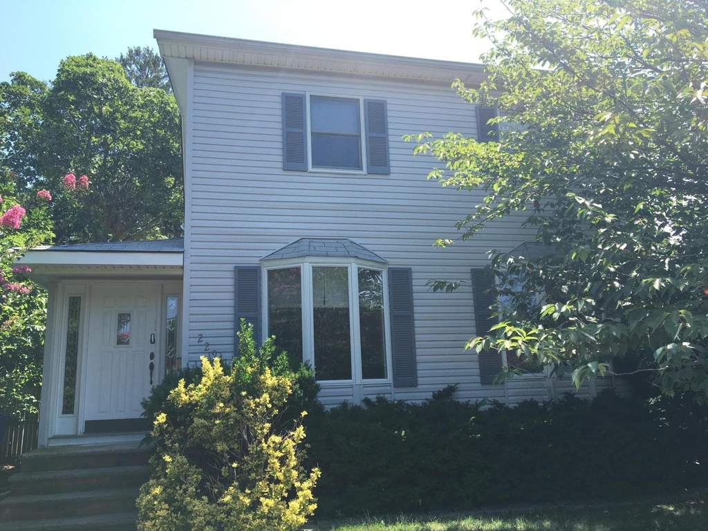 229 Overbrook Avenue - Photo 0