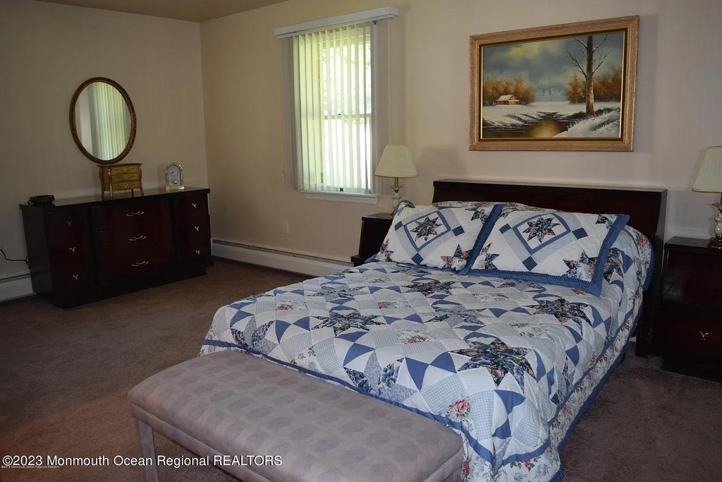 470 Monmouth Place - Photo 17