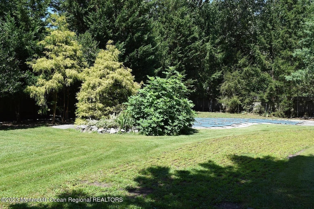 470 Monmouth Place - Photo 23