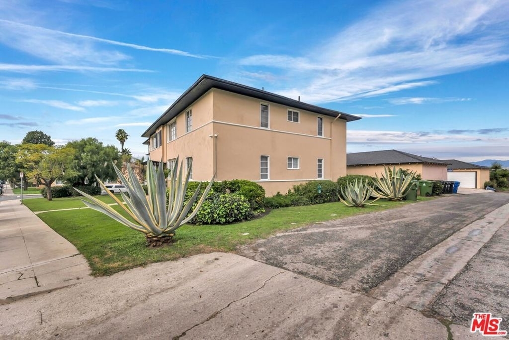 4121 Santo Tomas Drive - Photo 2