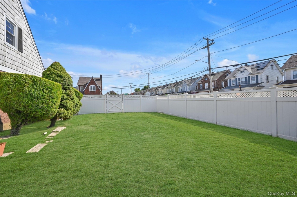 95-26 243rd Street - Photo 15