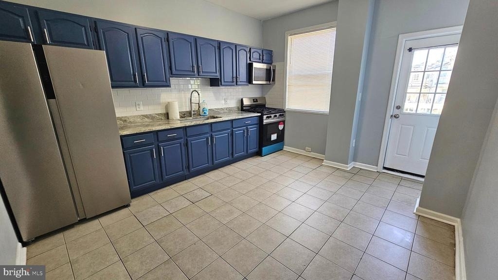 2805 Erdman Avenue - Photo 4