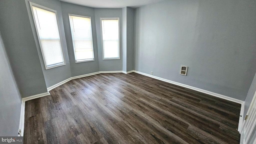 2805 Erdman Avenue - Photo 9