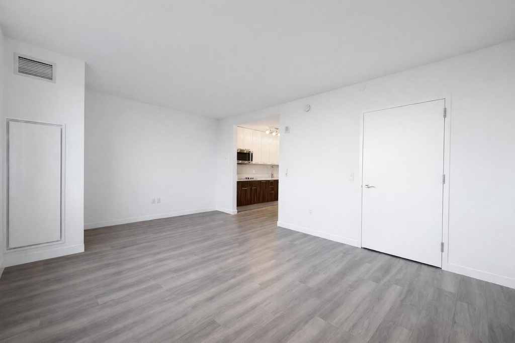 1524 Sheepshead Bay Road - Photo 2