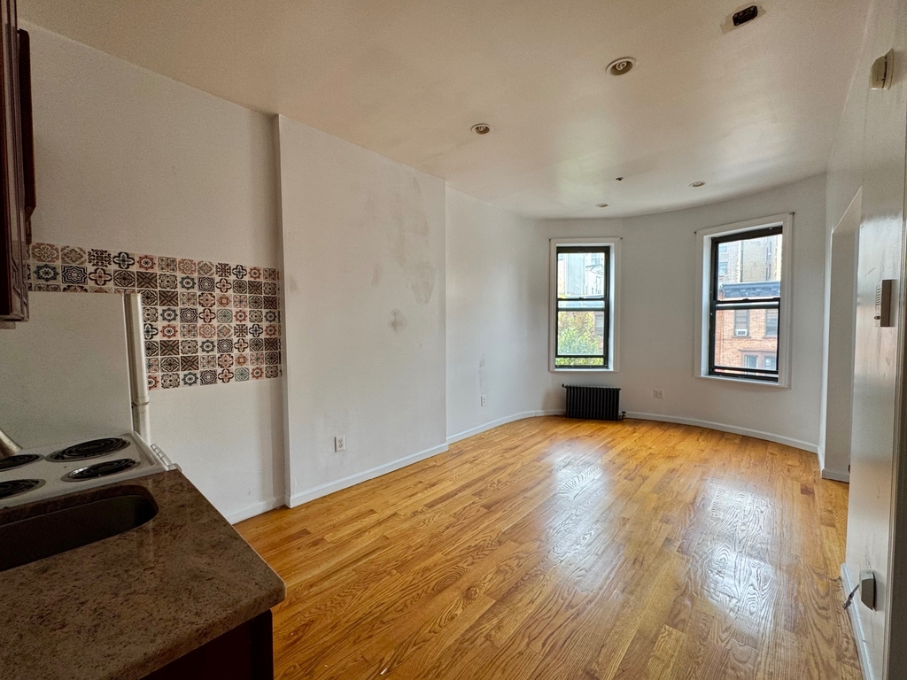 194 Edgecombe Avenue - Photo 0