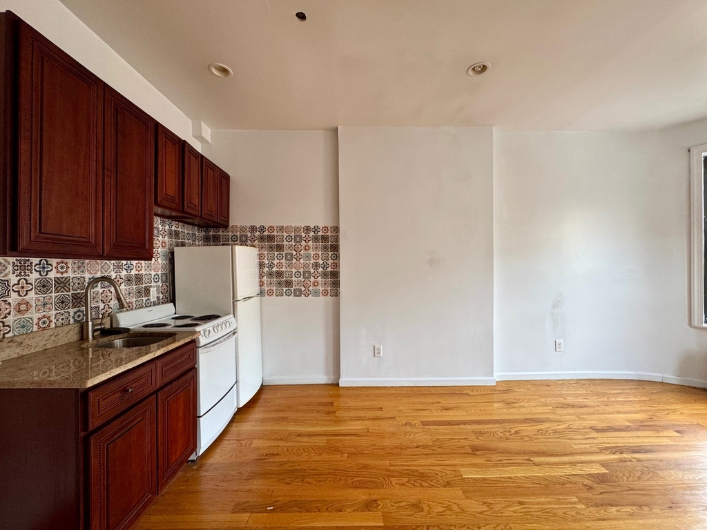 194 Edgecombe Avenue - Photo 1