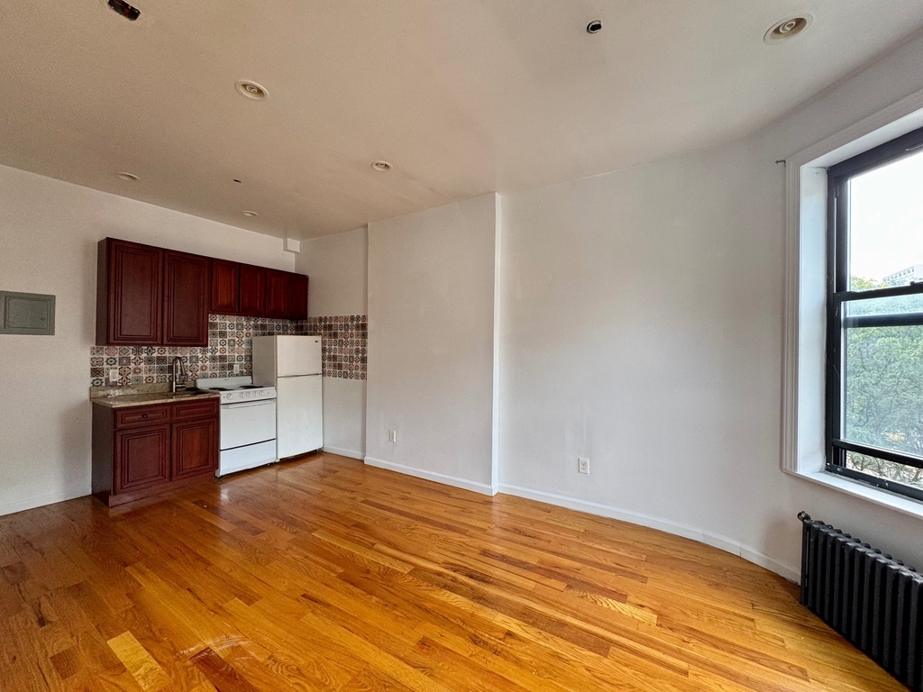 194 Edgecombe Avenue - Photo 2