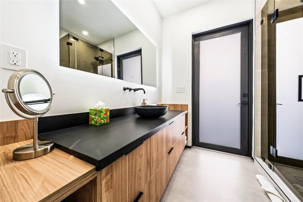 3320 Ne 17th Street - Photo 13