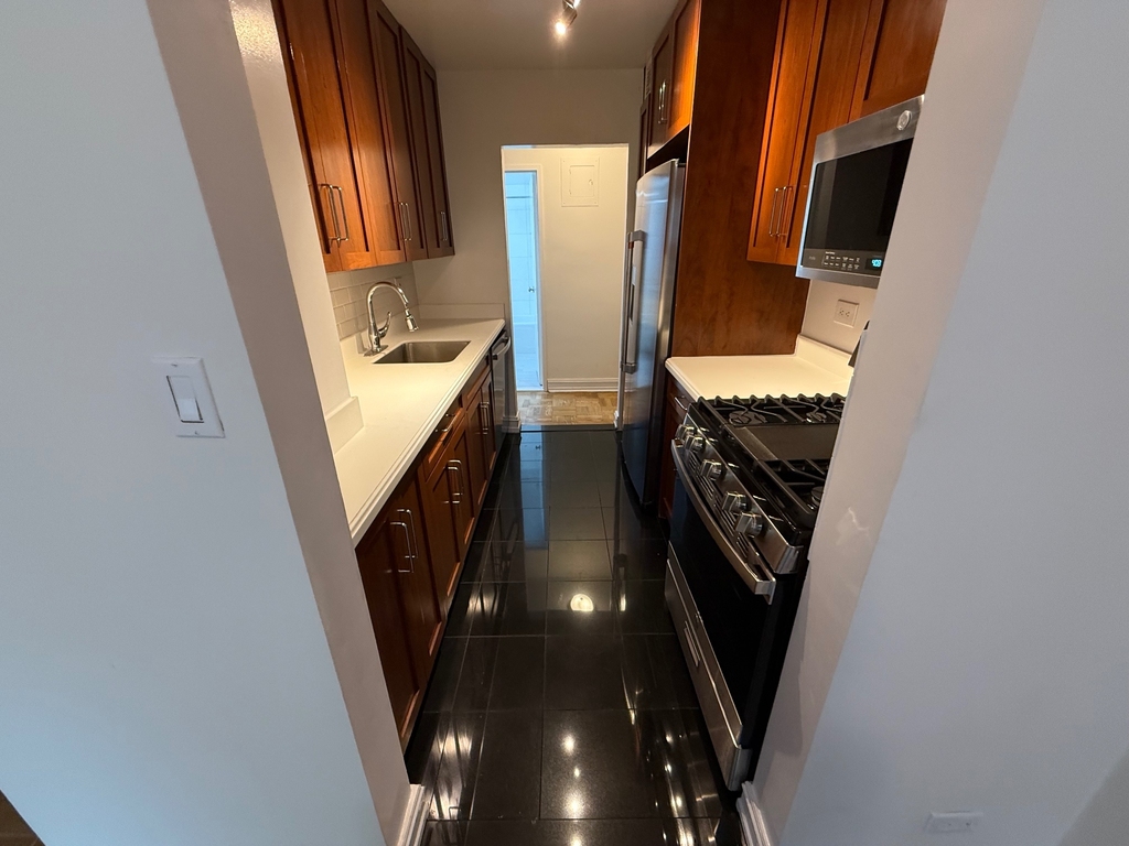 200 East 71st Street - Photo 4