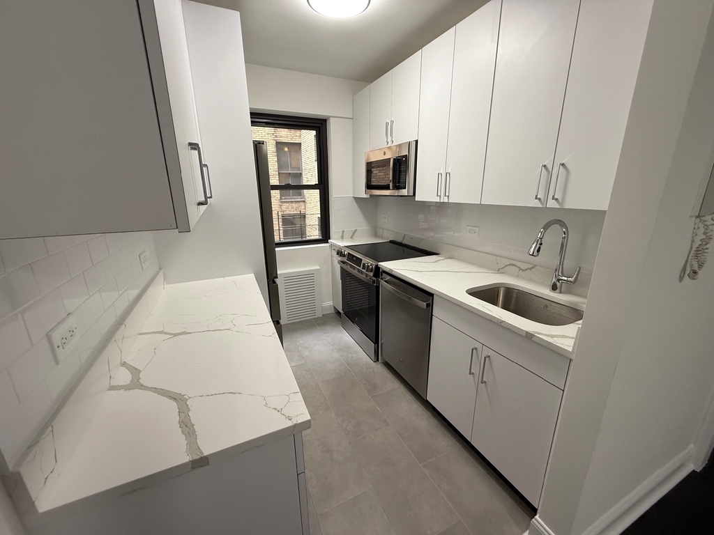 219 East 69th Street - Photo 5