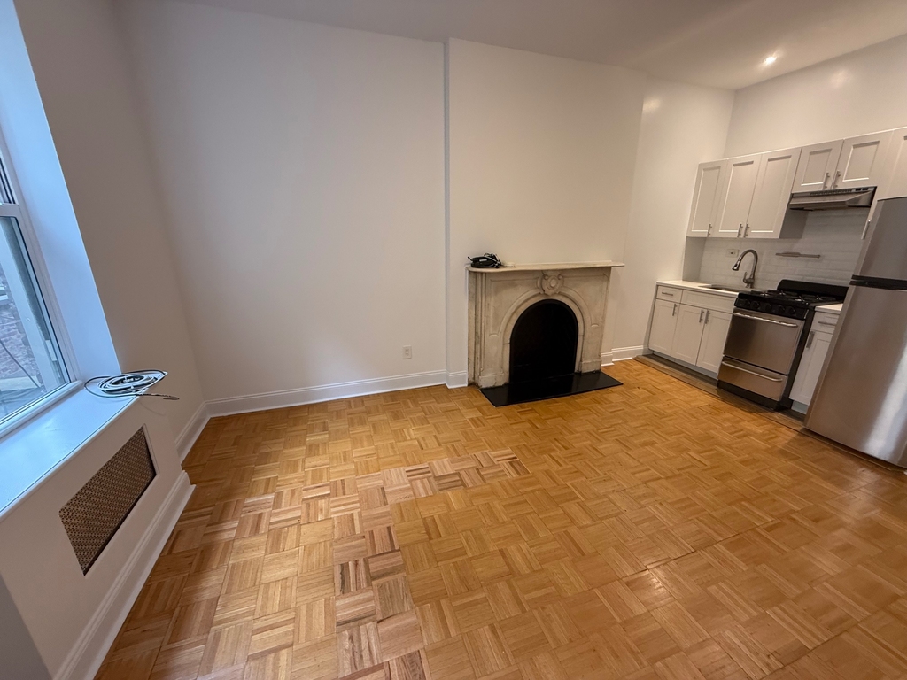147 East 72nd Street - Photo 5