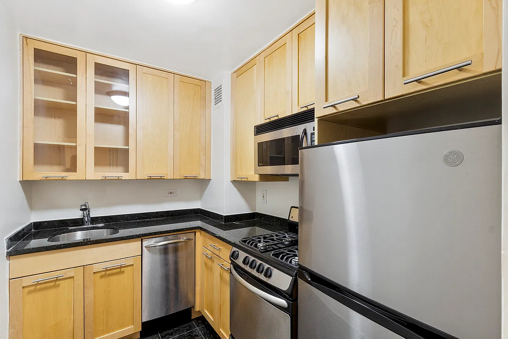 East 36th Street - Photo 3