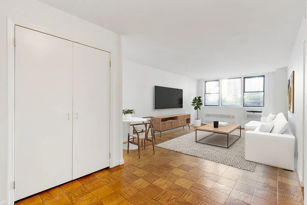East 36th Street - Photo 0