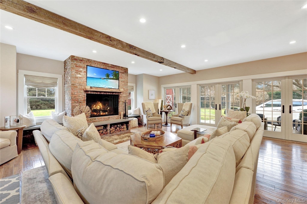 198 South Country Road - Photo 4
